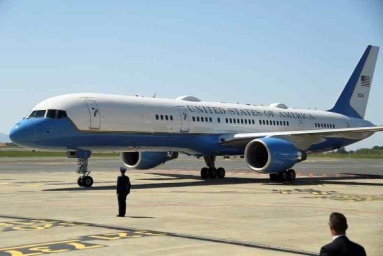 Sejarah Air Force Two, Pernah Tiga Kali Nyaris Tewaskan Presiden-Wapres AS