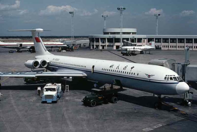 Hari Ini, 62 Tahun Lalu, Ilyushin Il-62 Terbang Perdana dan Jadi Pesawat Terbesar di Dunia