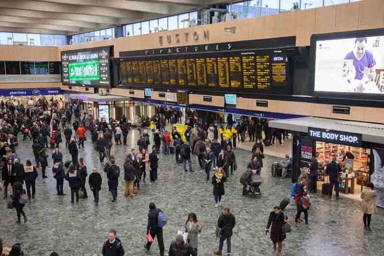 Stasiun London Euston Hadirkan Pengumuman dengan Bahasa Isyarat