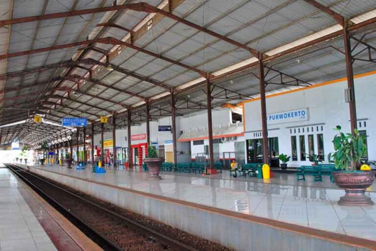 Jelajahi Stasiun Kereta Api Terunik di Indonesia, Yuk Simak Rangkumannya