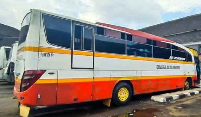 Bus Bumel, Punya Aturan Naik dan Turun yang Unik serta Penumpang Tak Terbatas