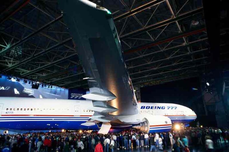 Hari Ini 32 Tahun Lalu, Penerbangan Perdana Triple Seven Bikin Boeing 767 ‘Mati Suri’