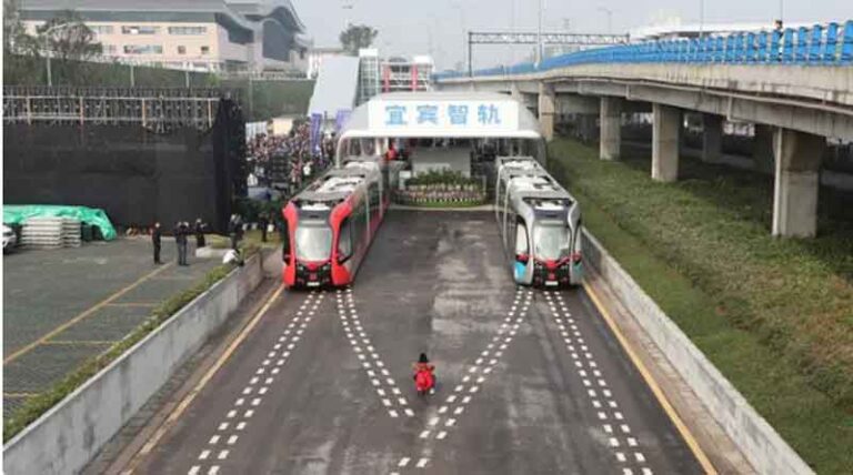 Empat Tahun Beroperasi, Kereta Tanpa Rel di Cina Kini Dibekali Fitur Anti Tabrakan