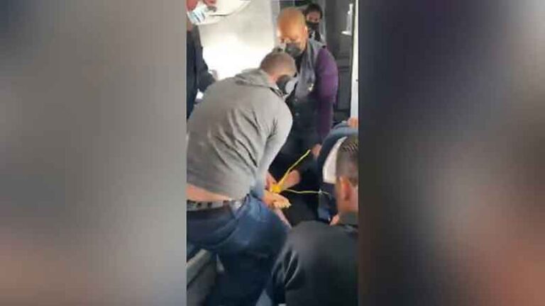 Memaksa Masuk Kokpit, Penumpang ‘Kesurupan’ Berhasil Diamankan Awak Kabin Delta Airlines