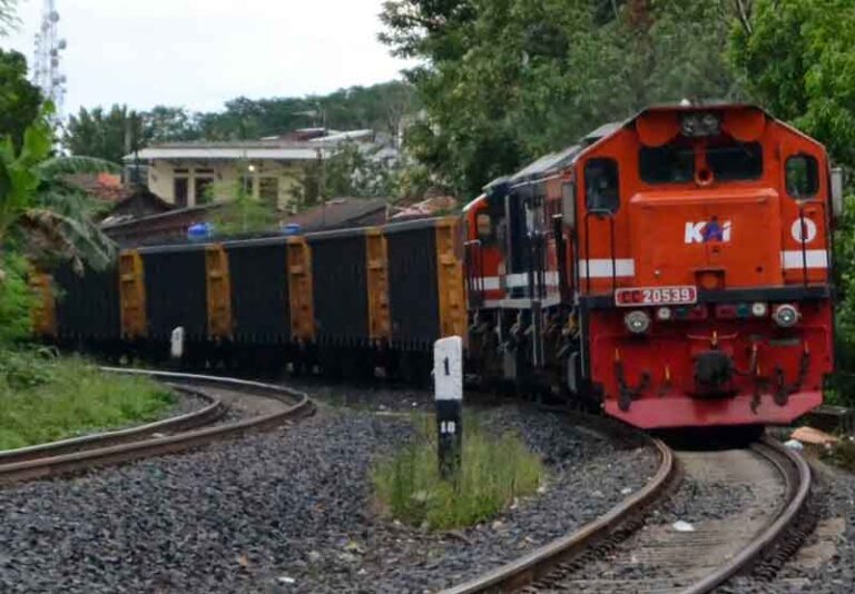 Lokomotif CC205 Batch 3 Tiba di Indonesia, Dukung Mobilitas Kereta Barang dan Penumpang