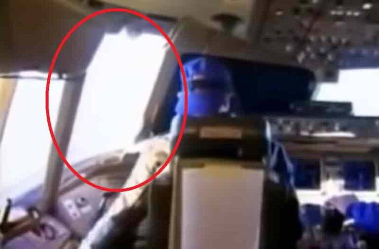 (Video) Pilot Buka Jendela Kokpit Saat Pesawat di Udara! Seketika, Ini yang Terjadi