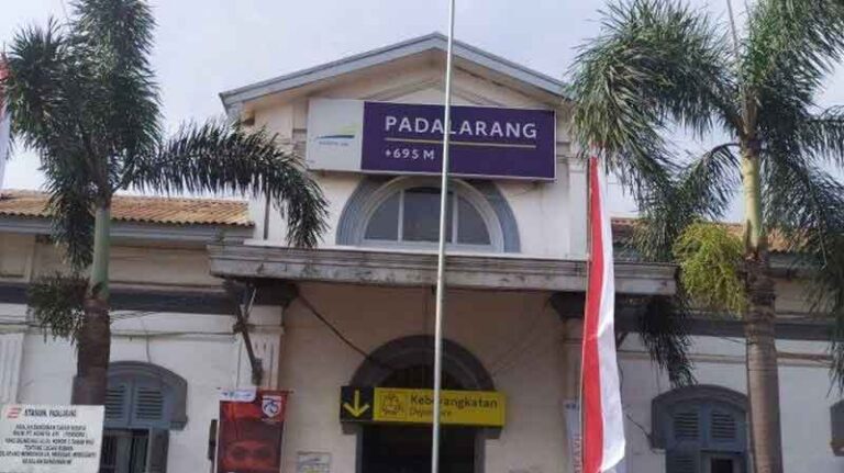 Jalurnya Pernah di Bom, Ini Sejarah Panjang Stasiun Padalarang