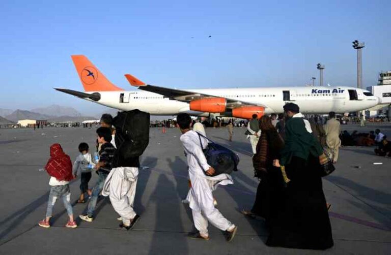 Diburu Taliban Gegara Bersekutu dengan AS, Dua Cerita Pelarian Warga Afghanistan Ini Bikin Merinding!