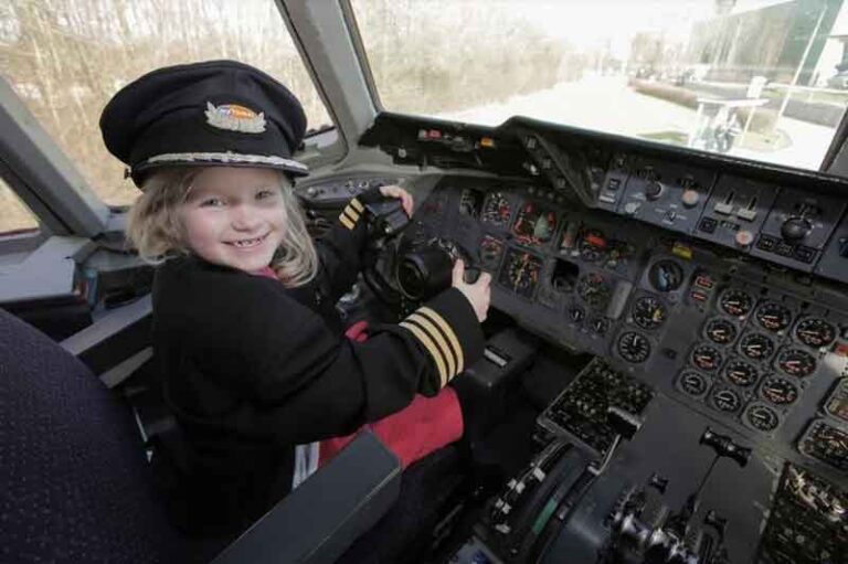 Bandara Manchester Buka Kelas Pelajaran Pilot Bagi Anak-anak Selama Musim Panas