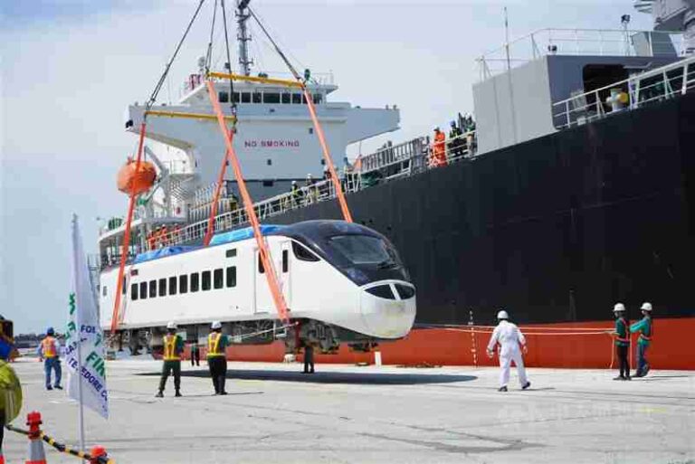 Taiwan Terima Rangkaian Perdana EMU3000, Kereta Listrik Antar Kota Produksi Hitachi
