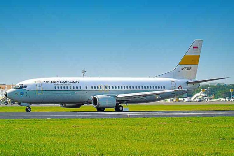Profil Boeing 737-400 TNI AU Hibah dari Garuda Indonesia yang Evakuasi WNI di Kabul