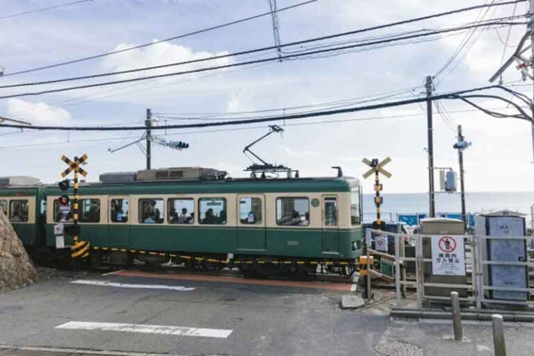 Pengendara Sepeda Berjalan Dijalur Semestinya, Tetsu-ota Berteriak Tak Dapat Hasil Foto Kereta