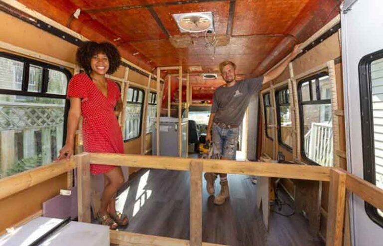 Hidup di Jalan, Pasangan Muda Rombak Bus Tua Jadi Rumah