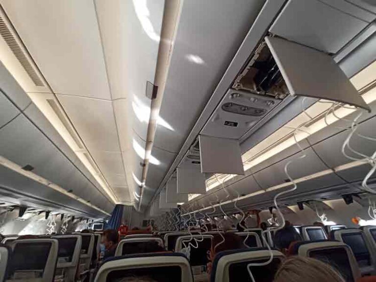 Penumpang Kaget, Masker Oksigen Airbus A350 Aeroflot Tiba-tiba Turun di Tengah Penerbangan
