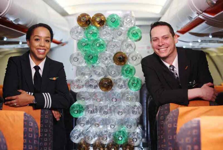 Keren, Seragam Baru Pramugari EasyJet Dibuat dari Botol Plastik Daur Ulang