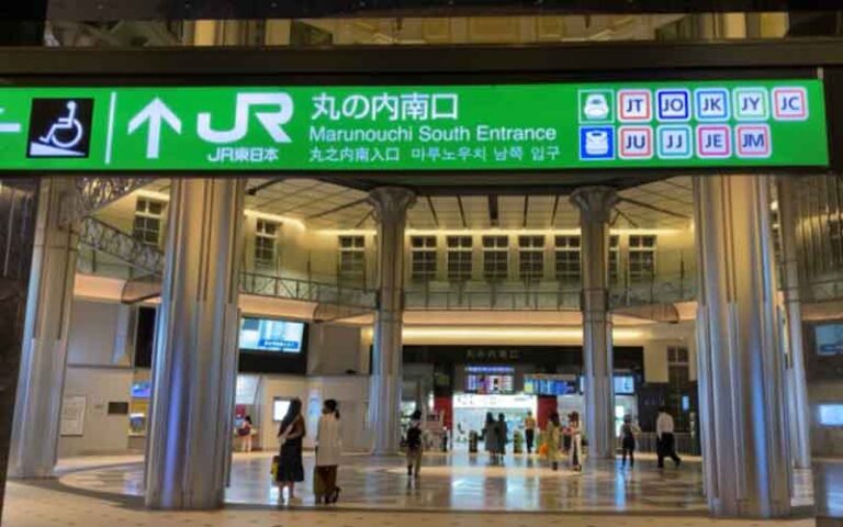 Banyak Rahasia, Ini Makna Tanda di Dua Lokasi Stasiun Tokyo