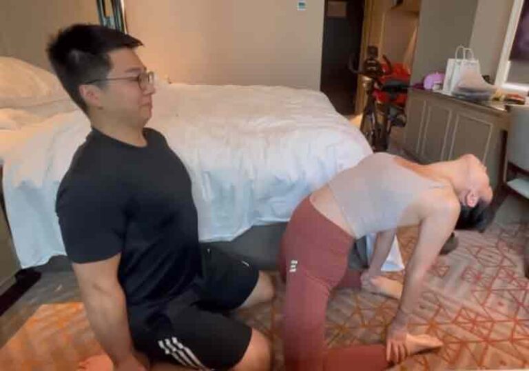 Karantina 14 Hari di Singapura, Pasangan YouTuber Mantap Bikin Konten Begini