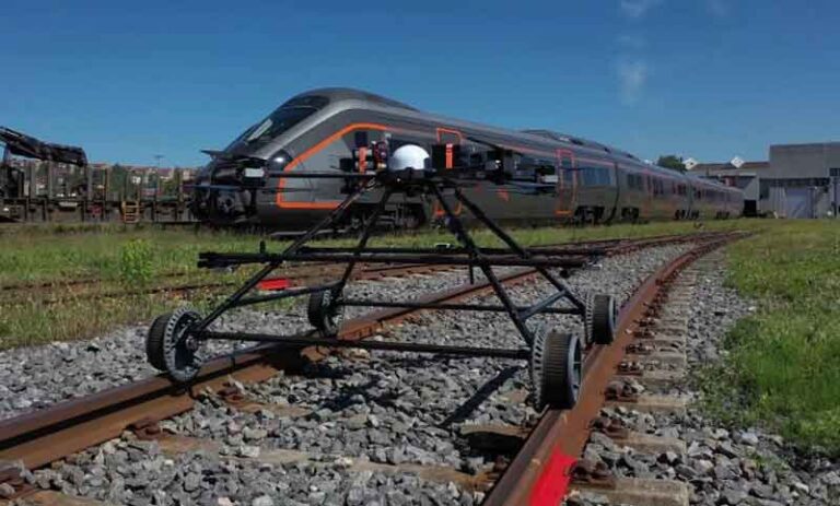 Drone Copter Dipasangi Roda, Mampu Cek Kondisi Rel dengan Melintasi Langsung