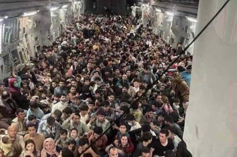 Beda Pemandangan Evakuasi Warga di C-17 Globemaster India dan Amerika dari Afghanistan