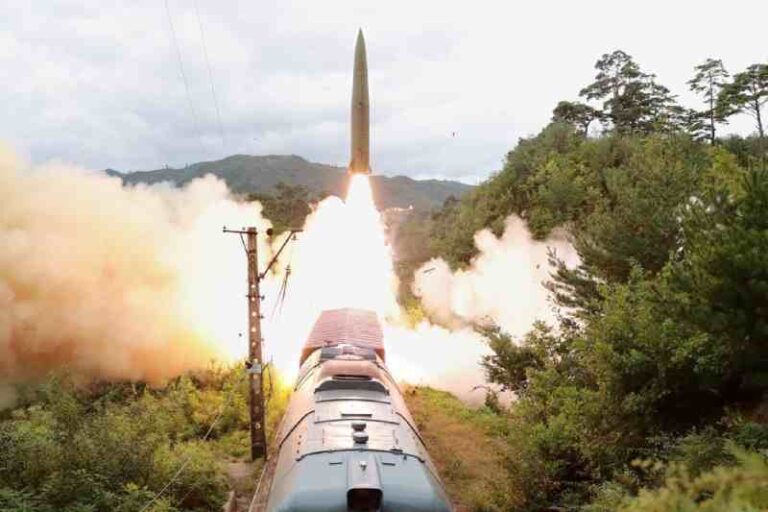 Bikin Merinding! Korea Utara Luncurkan Rudal Balistik dari Kereta Api