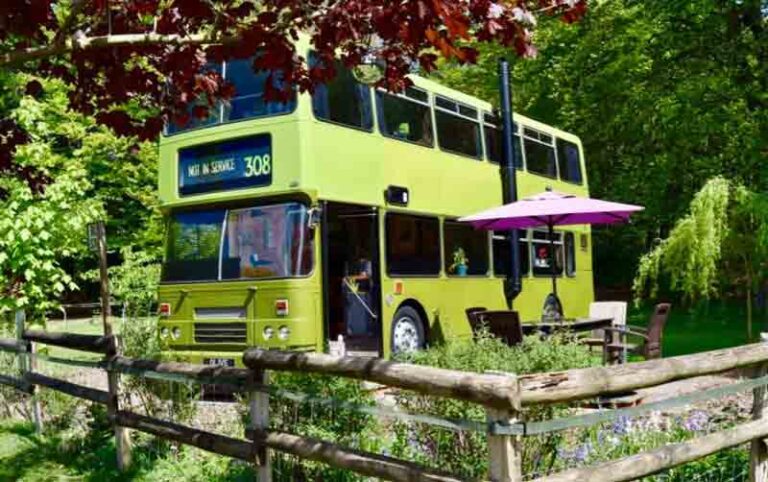 Dulunya Bus Sekolah, Kini Bus Tingkat ini Jadi Penginapan Mewah