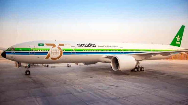 Rayakan Ulang Tahun yang ke-75, Boeing 777 Saudia Pakai Livery Retro