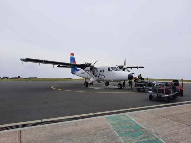 Jajal Terbang dengan Twin Otter “Isles of Scilly Skybus” Berusia 40 Tahun