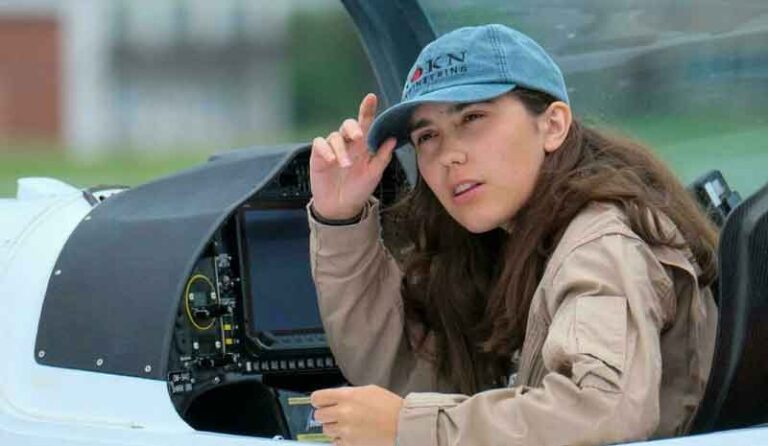 Terbang Solo Keliling Dunia, Gadis Remaja 19 Tahun Berharap Pecahkan Rekor