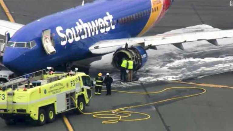 Kena Dekompresi Eksplosif, Dua Boeing 737-300 Southwest Airlines Alami Perbedaan Nasib