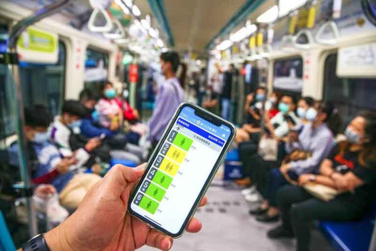 Akibat Jalan Sembari Melihat layar Ponsel, 143 Orang Tercatat Cedera Saat Berada di Stasiun MRT Taipei