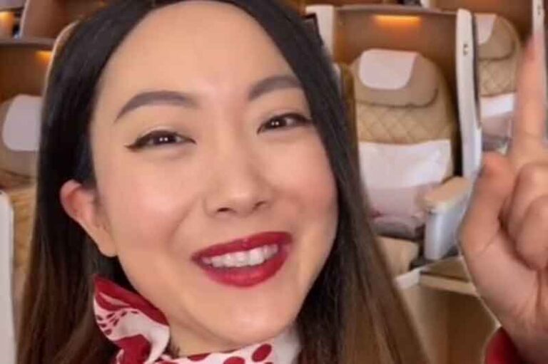 Pramugari Emirates Bagi Tips Pilih Kursi Terbaik di Penerbangan