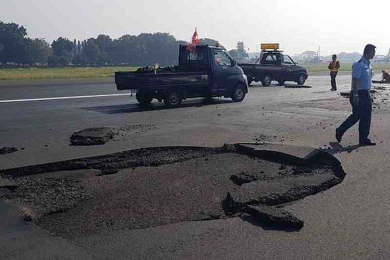 Seperti Pesawat, Runway dan Taxiway Bandara Juga Rutin Diinspeksi