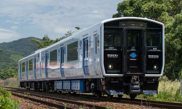 Kereta DENCHA Berhasil Kurangi Emisi CO2 Sebesar 2,7 Juta Kilogram Selama Lima Tahun