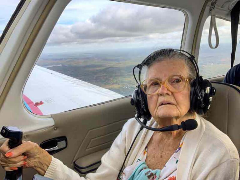 Divonis Idap Parkinson, Mantan Pilot 84 Tahun Minta Diajak Terbang untuk Terakhir Kali