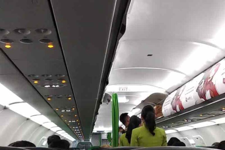 Ini Jawaban Mengapa Ada Asap Putih di Kabin Pesawat Sebelum Take-Off