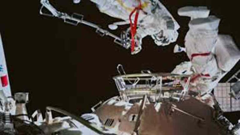 Wang Yaping, Astronot Wanita Cina Pertama Lakukan Spacewalk