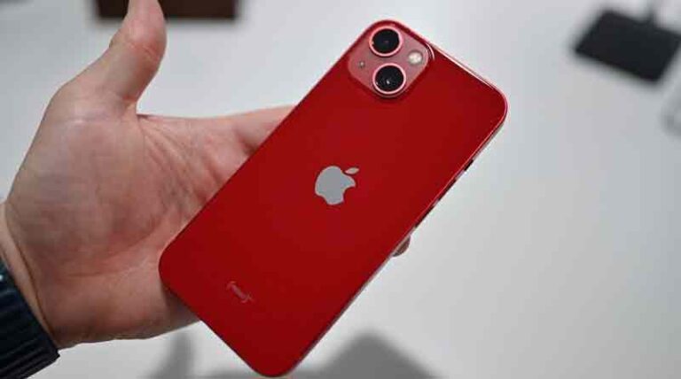 iPhone Milik Pilot Jatuh dari Pesawat, Ditemukan Masih Utuh Tanpa Goresan!