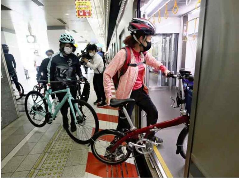 Pengguna Sepeda Non Lipat Bisa Bawa Masuk Sepeda ke Kereta di Fukuoka