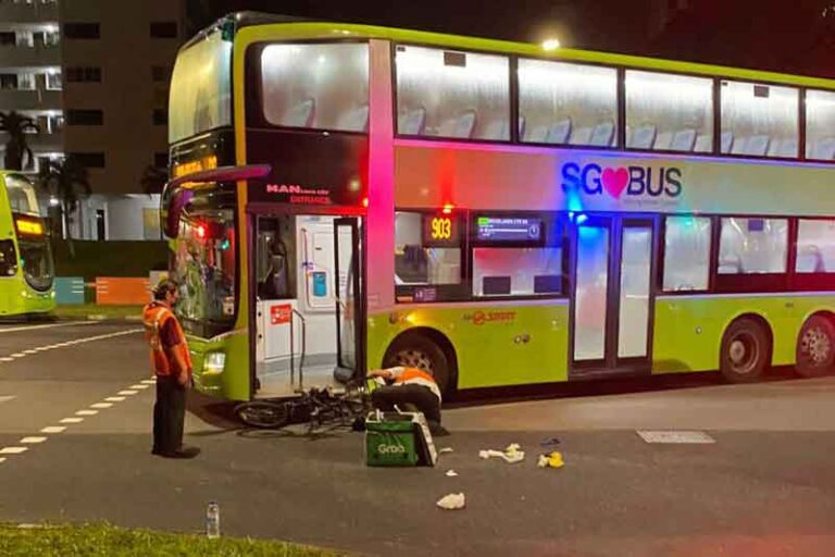 Pengendara Sepeda Tertabrak Bus SMRT dan Pengemudi Diskors