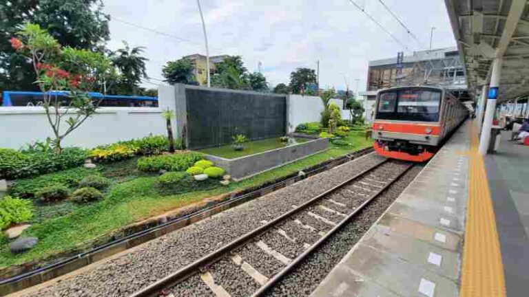 Dilengkapi Taman Mini, Stasiun Jatinegara Kini Jadi Instagramable