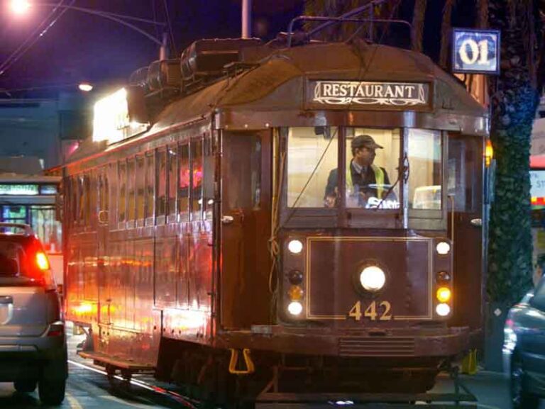 Melbourne Kini Punya Restoran Trem Keliling
