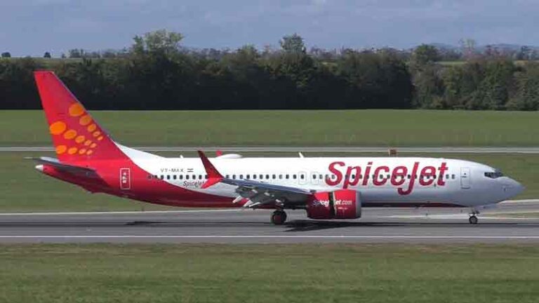 Baru 4 Bulan Beroperasi, Boeing 737 MAX SpiceJet Mendarat Darurat di Mumbai!