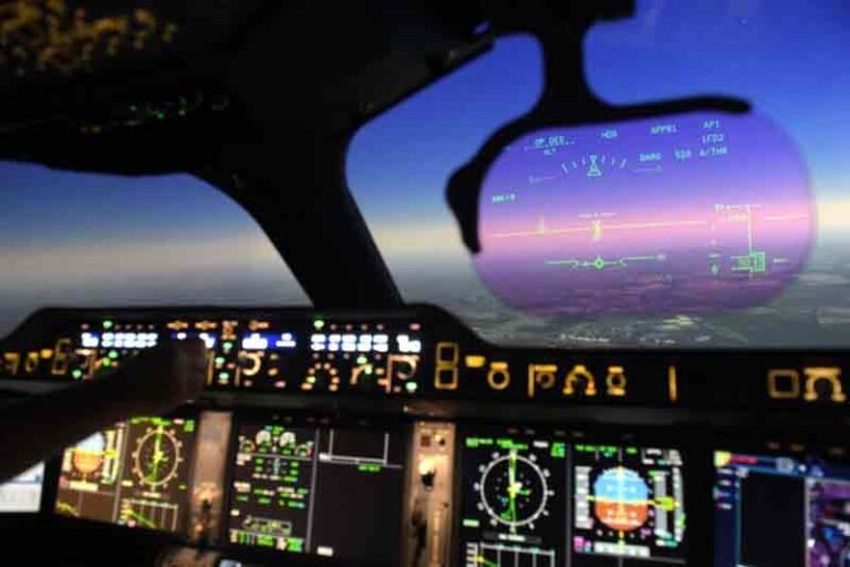 Bagaimana Cara Kerja Head Up Display di Pesawat? Simak Jawabannya di Sini