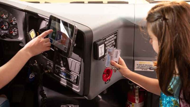 Teknologi ini Bantu Sopir Bus Sekolah Antar Jemput Siswa dengan Aman dan Mudah