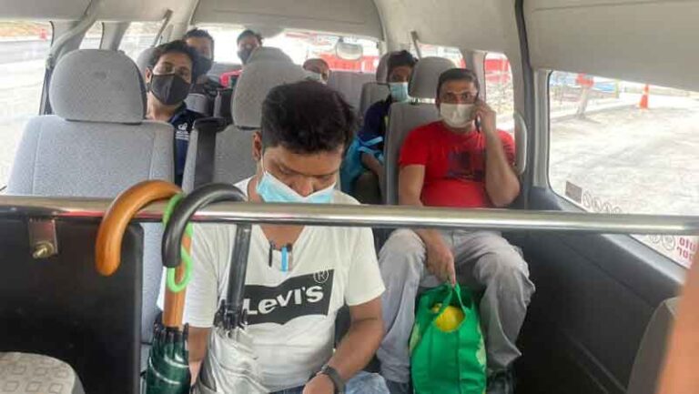 Startup Singapura Luncurkan Aplikasi Sewa Minibus untuk Pekerja Migran