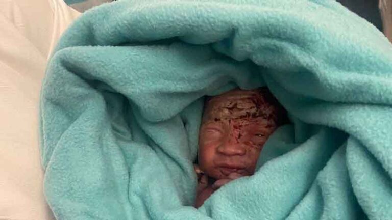 Super Tega! Wanita Malagasi Melahirkan dan Membuang Bayi di Toilet Pesawat