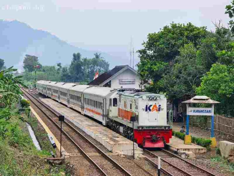 Yang Unik dari Stasiun Karangsari, “Satu Nama Beda Wilayah”