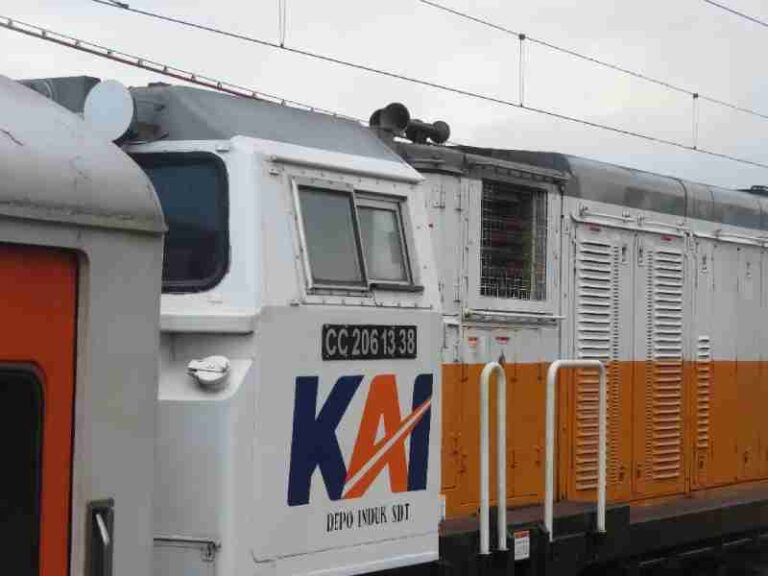 Perang Klakson Malam Tahun Baru. Railfans: Ini yang Ditunggu–tunggu