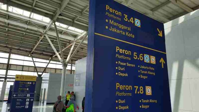 Jangan Salah Peron, Ini Rute KRL di Stasiun Jatinegara