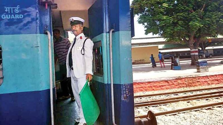 Indian Railways Ganti Jabatan Penjaga Kereta Menjadi Manajer